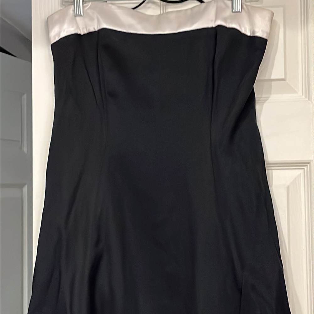 Cocktail/party dress by J.R. Nites petites by Caliendo. Black with white